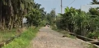 Mengenal Akses Jalan Kampung Gugung Sorik: Kerikil pada Pasir Alami, Bagus dan Bisa Dilalui
